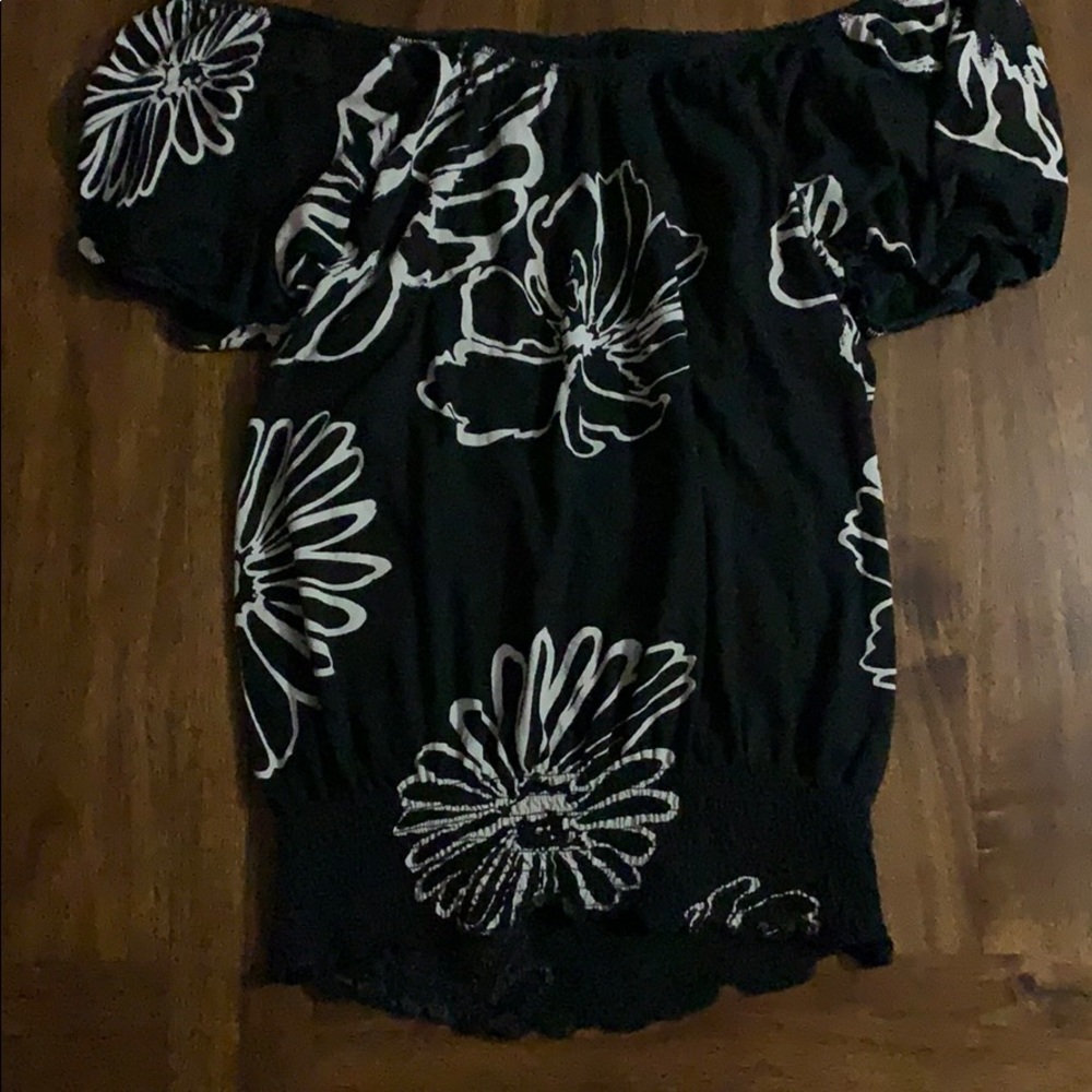 🐙American Eagle Off The Shoulder Shirt